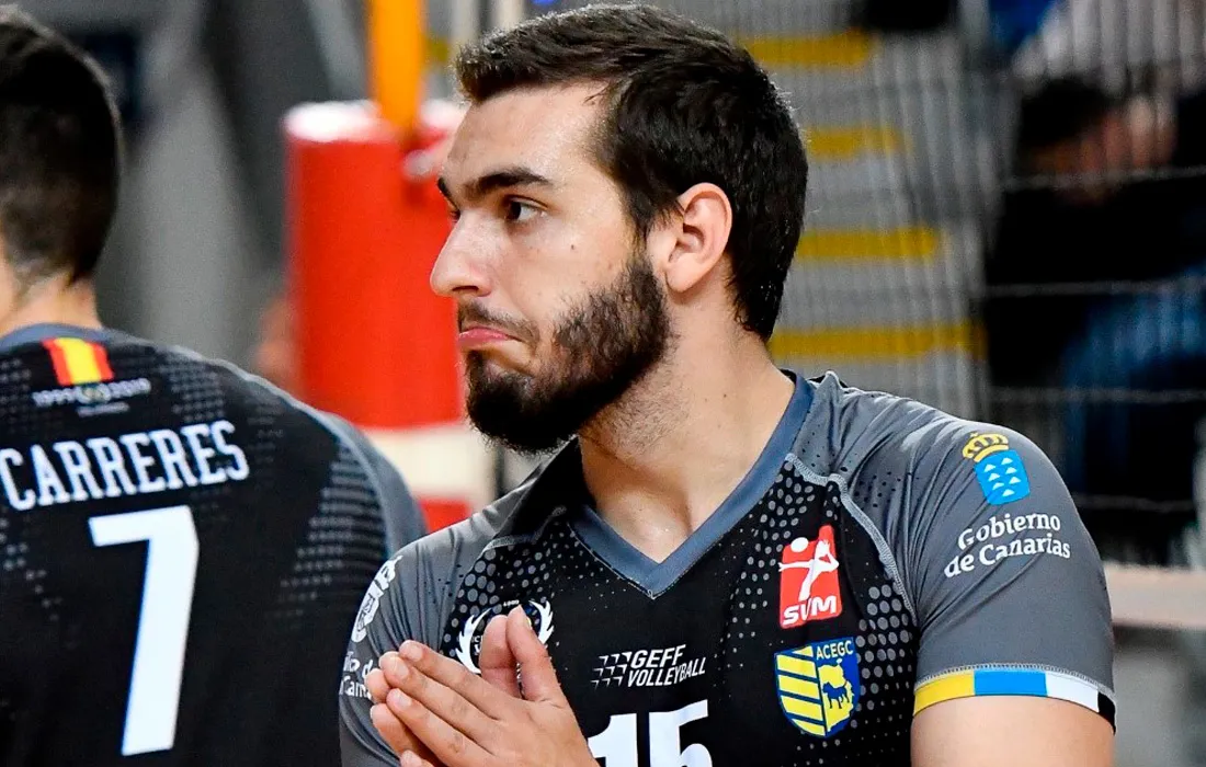 Estudiante de Administración de Empresas se destaca en la Liga de Voleibol de España Estudiante de Administración de Empresas se destaca en la Liga de Voleibol de España