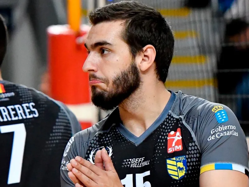 Estudiante de Administración de Empresas se destaca en la Liga de Voleibol de España Estudiante de Administración de Empresas se destaca en la Liga de Voleibol de España