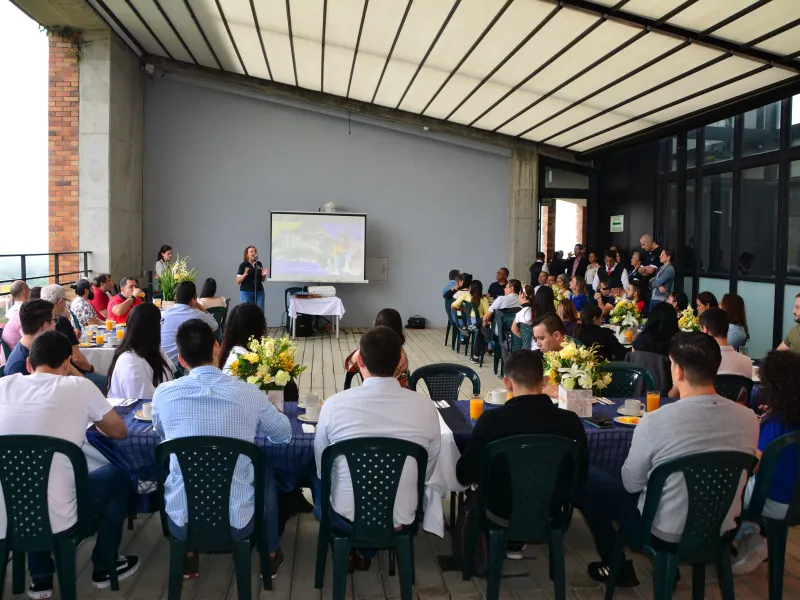 Encuentro de Egresados de Posgrados de la Facultad de Ciencias Económicas y Administrativas Encuentro de Egresados de Posgrados de la Facultad de Ciencias Económicas y Administrativas