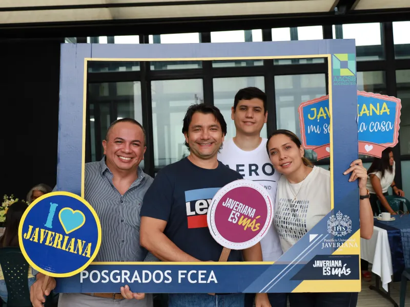Encuentro de Egresados de Posgrados de la Facultad de Ciencias Económicas y Administrativas Encuentro de Egresados de Posgrados de la Facultad de Ciencias Económicas y Administrativas