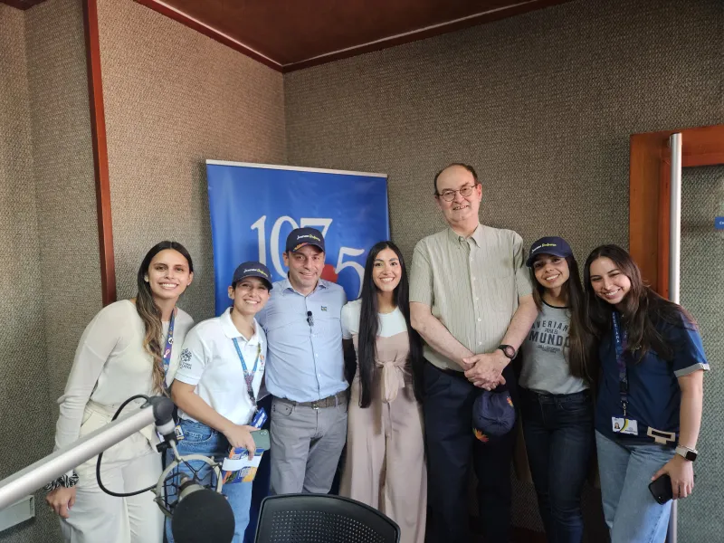 Alejandro Eder en la Emisora Javeriana Estéreo